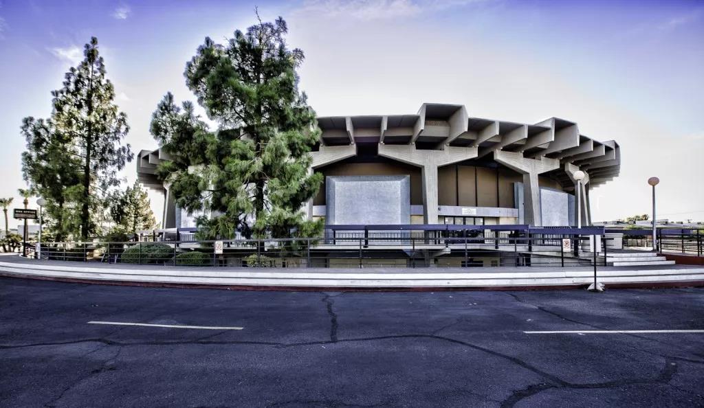 Celebrity Theatre 采用Bose ShowMatch對(duì)劇院內(nèi)擴(kuò)聲系統(tǒng)進(jìn)行更新 Celebrity Theatre 采用Bose ShowMatch對(duì)劇院內(nèi)擴(kuò)聲系統(tǒng)進(jìn)行更新