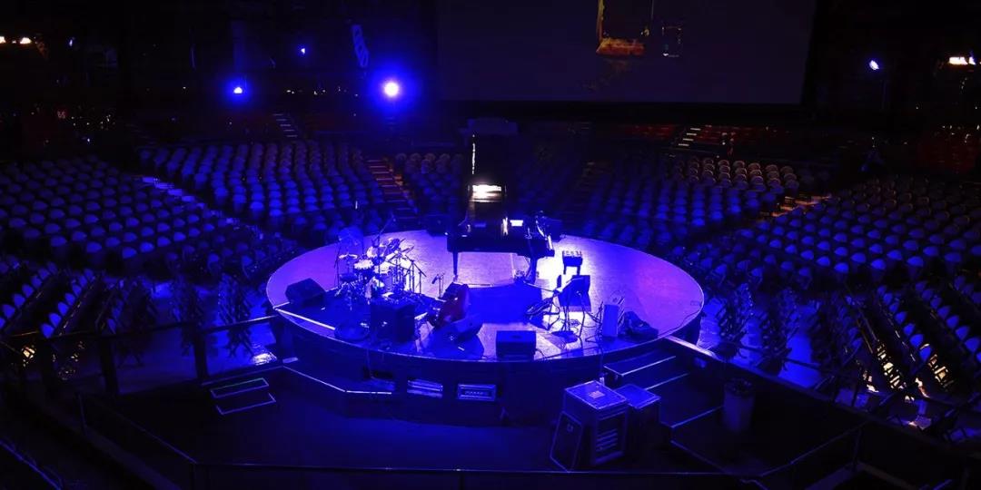 Celebrity Theatre 采用Bose ShowMatch對(duì)劇院內(nèi)擴(kuò)聲系統(tǒng)進(jìn)行更新 Celebrity Theatre 采用Bose ShowMatch對(duì)劇院內(nèi)擴(kuò)聲系統(tǒng)進(jìn)行更新