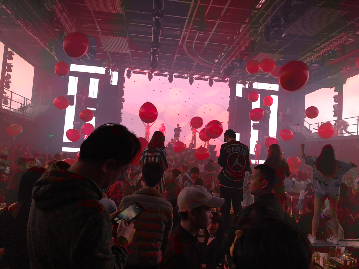 HOST MUSIC PARTY LIVE HOST MUSIC PARTY LIVE